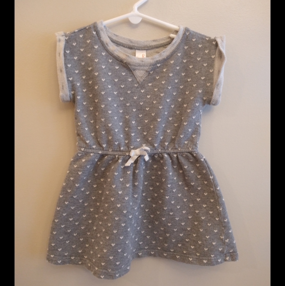 Cat&Jack grey dress with white hearts. Bow detail on elastic waistband.
